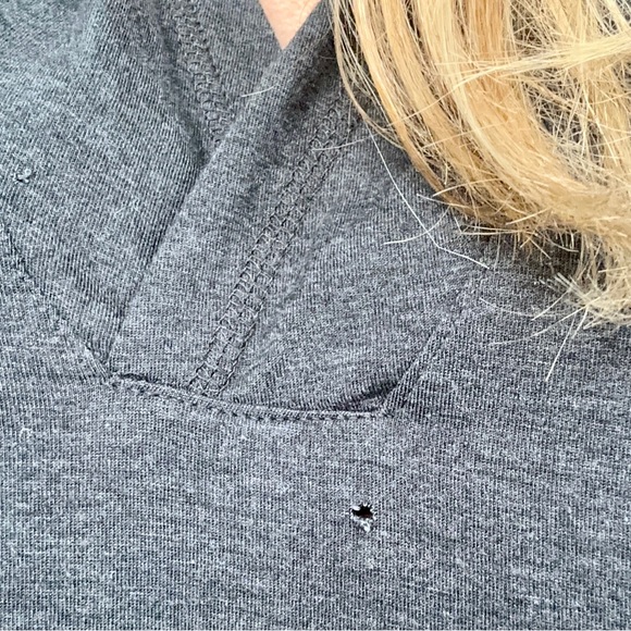 Large Puma athletic hoodie with a kangaroo pocket, ruching detail on the wrist - Picture 7 of 8